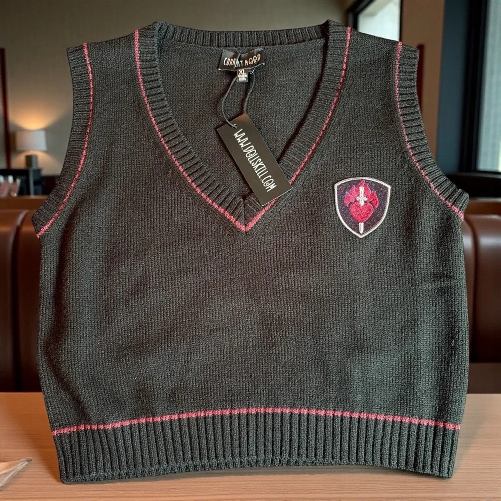CURRENT MOOD BLACK MAROON KNIT SWEATER VEST CREST DETAIL  XL NWT CATALYST CLUB